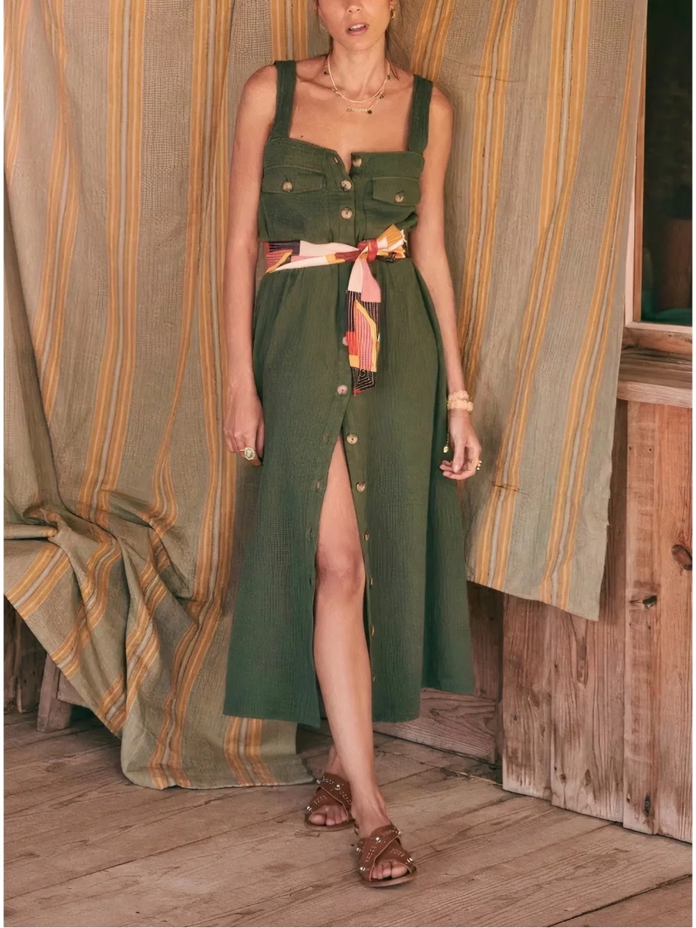 green dress sezane STONE MOISÉ VELVET PANTS main image 1